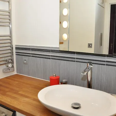 Charming Comfortable Near Montmartre! Apartment